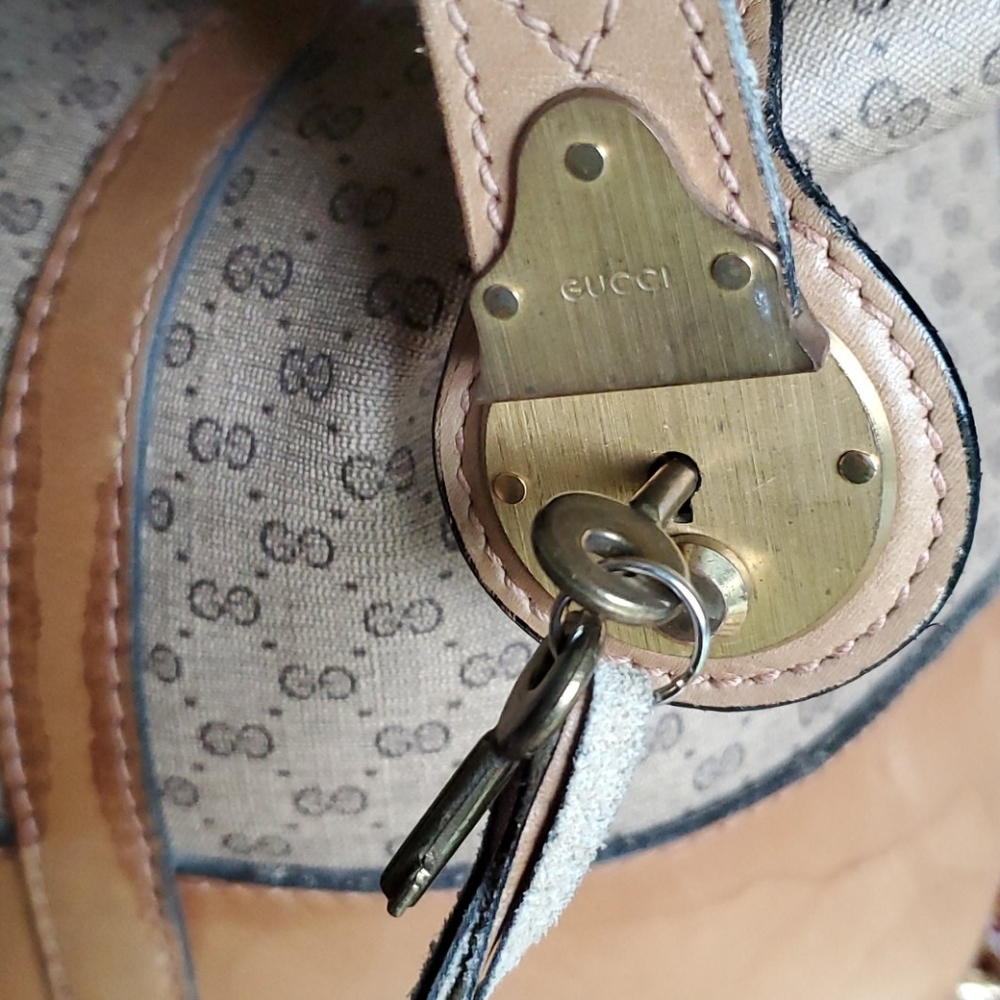 Authentic Gucci Weekend Bag - Picture 7 of 16